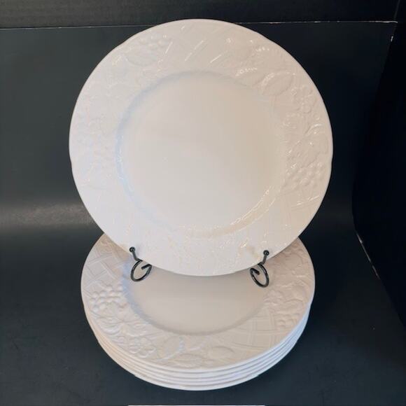 Mikasa English Countryside 6 White Dinner Plate Raised Flowers Grapes Basket VTG - Picture 2 of 8